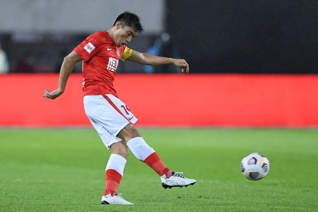 罗伯逊：每场比赛斯洛特都会改变球员职责